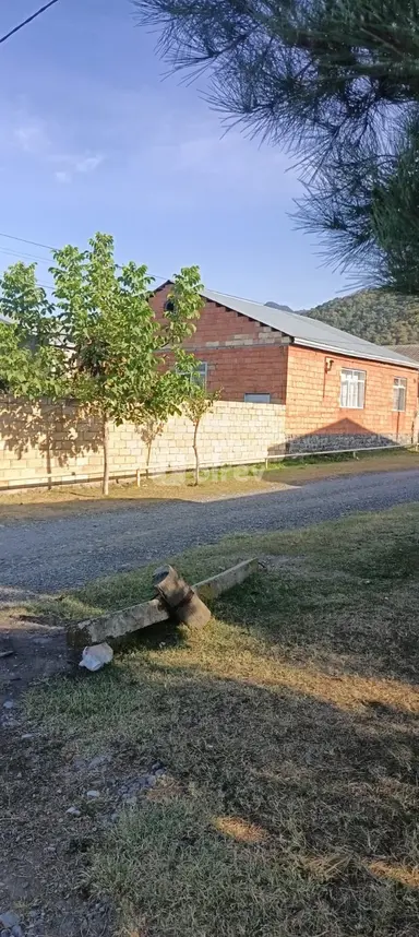 4 otaqlı həyət evi, Qax rayonu, Qax r.