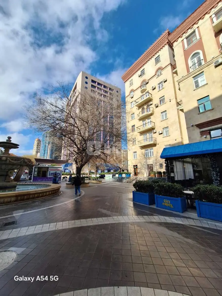 4-комнатная квартира, Насиминский район, Nizami küç., Баку — фото 1