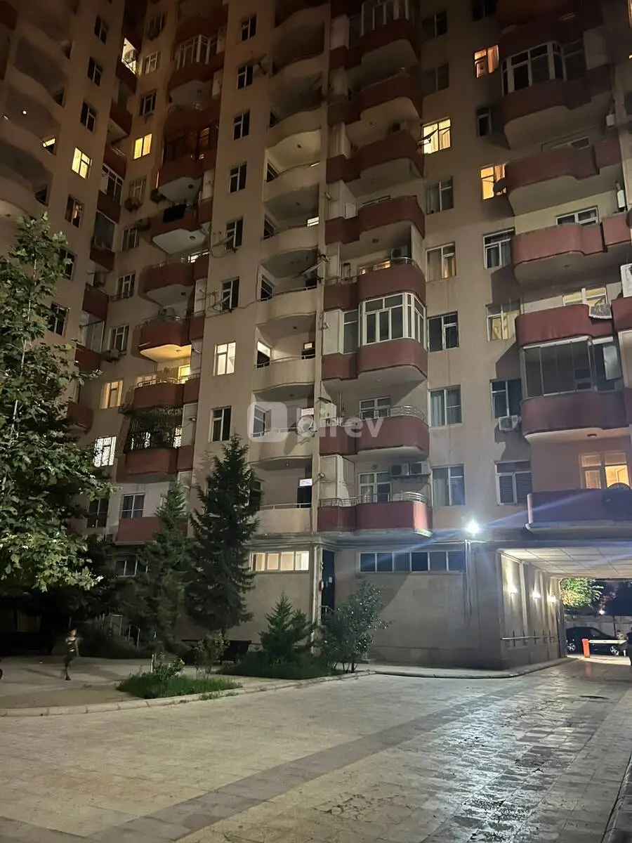 4-комнатная квартира, Хатаинский район, Həsən Salmani küç. 17, Баку — фото 1