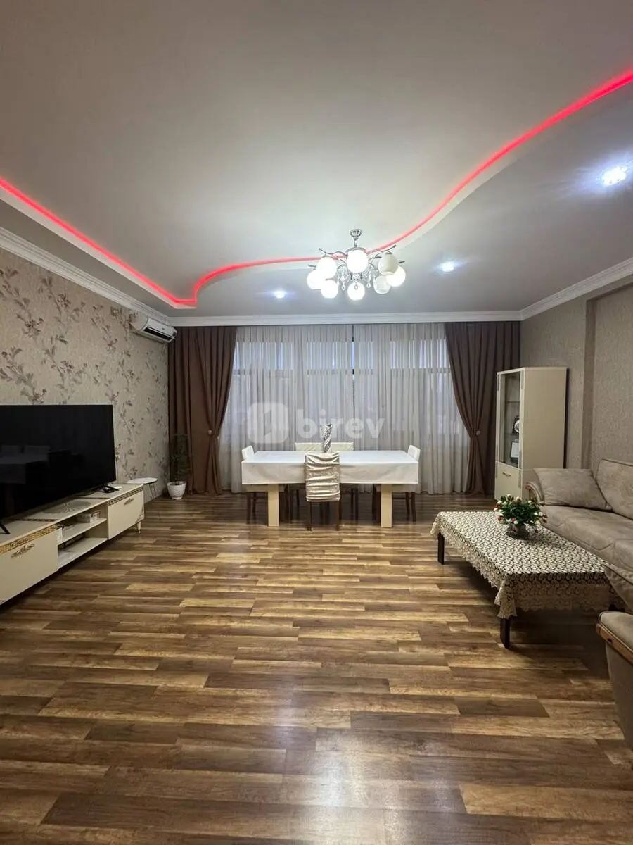 3-комнатная квартира, Хатаинский район, Xocalı pr., Баку — фото 1