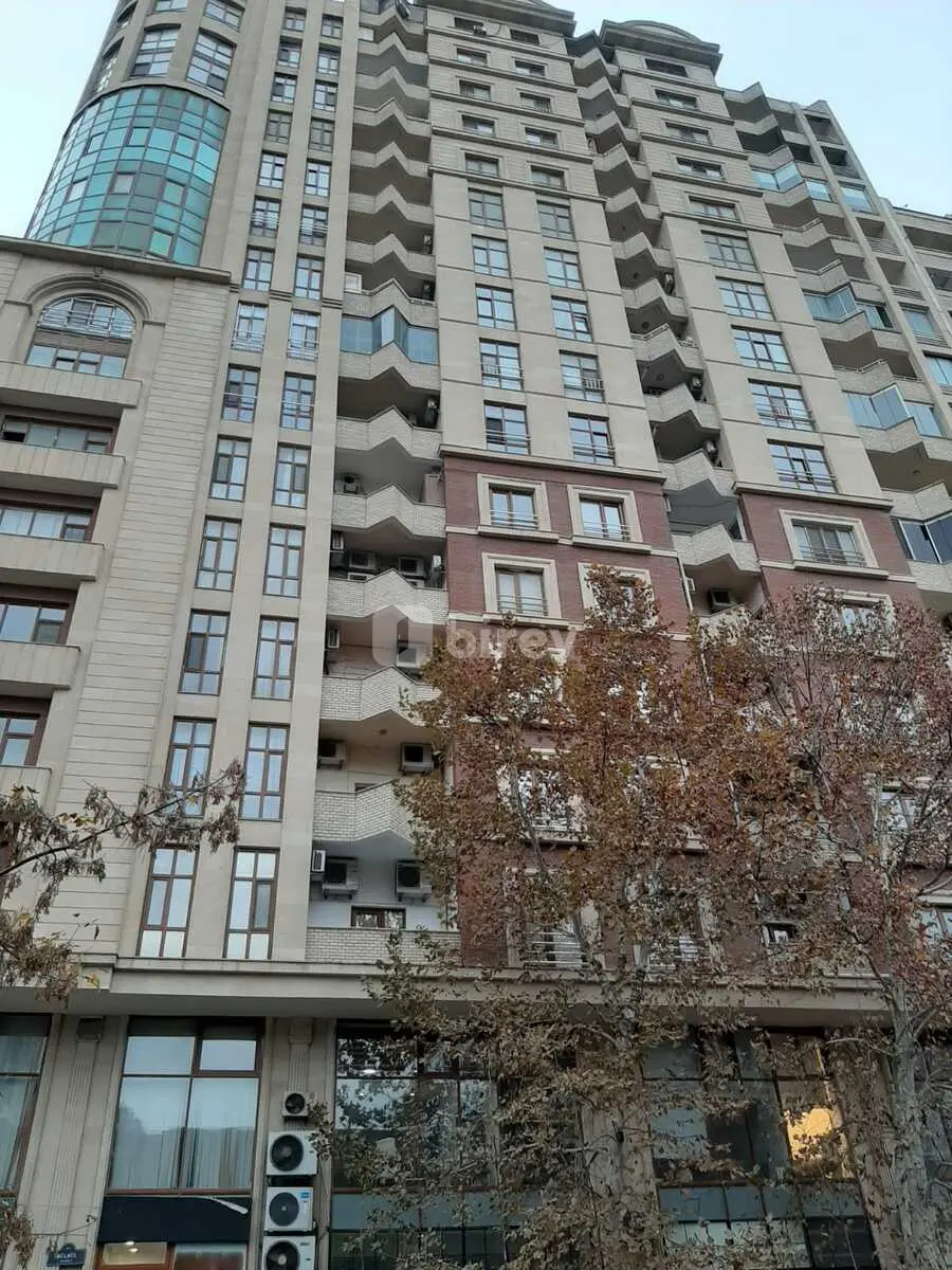 4-комнатная квартира, Насиминский район, Bülbül pr., Баку — фото 1