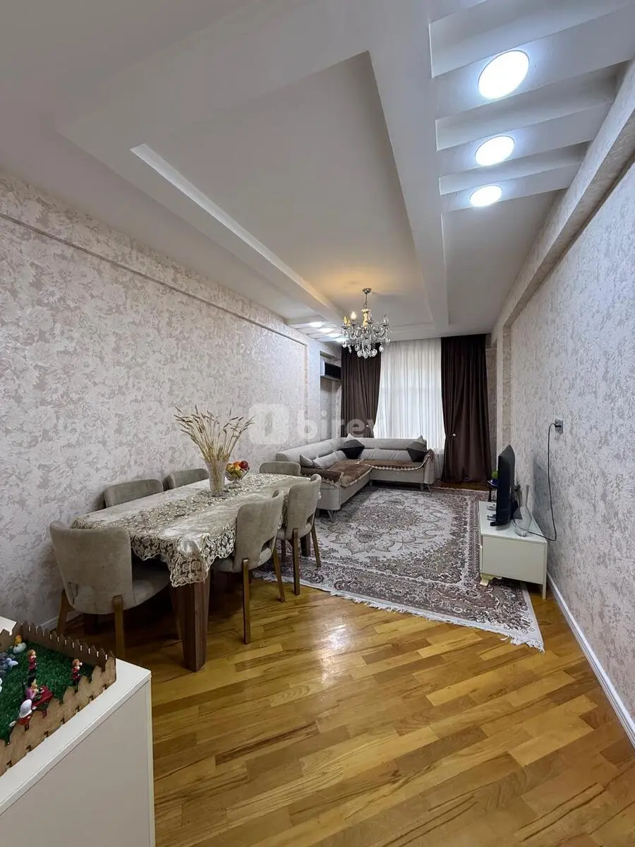 3-комнатная квартира, Низаминский район, Elşən Süleymanov küç., Баку — фото 1