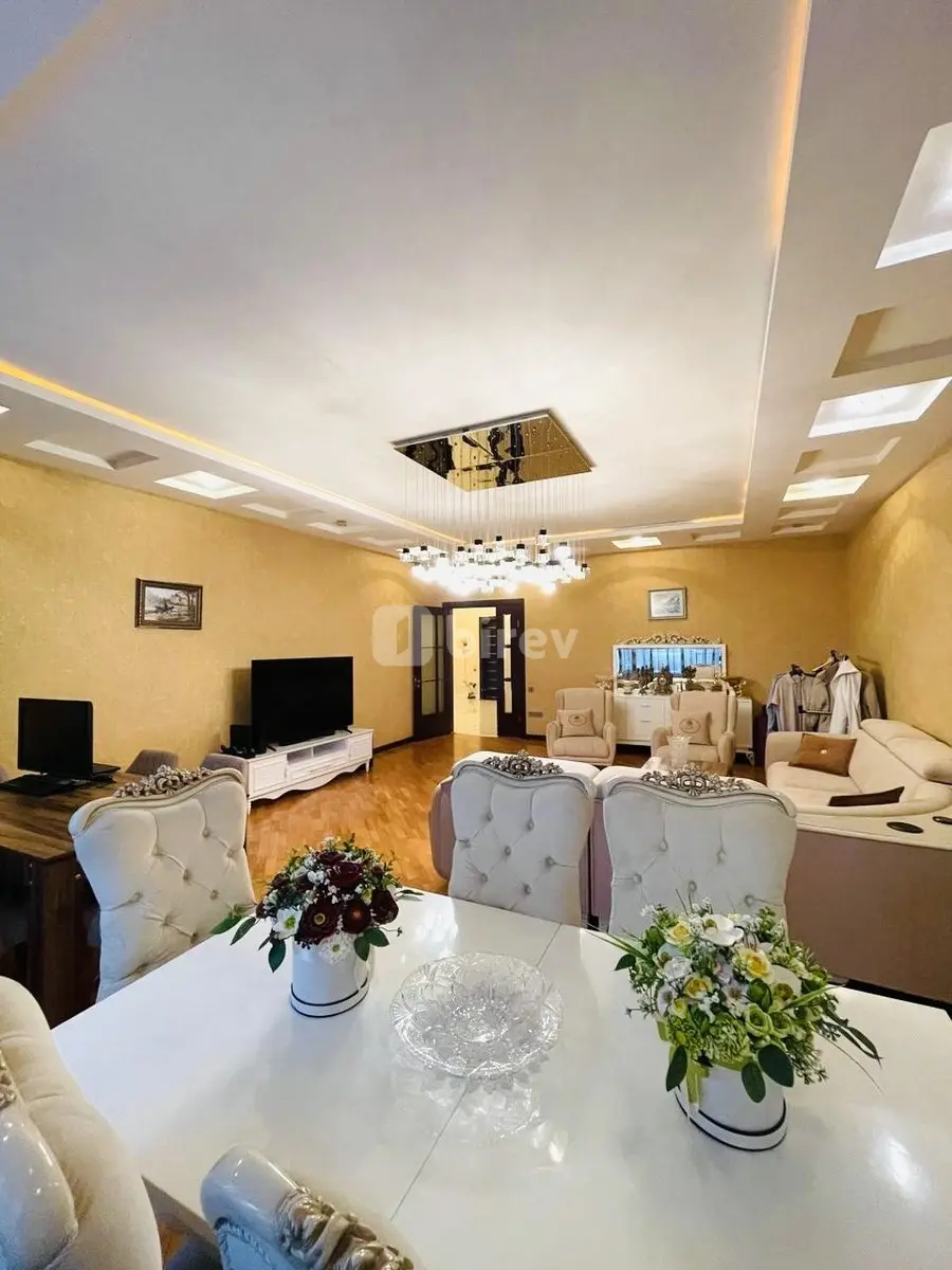 4-комнатная квартира, Насиминский район, Mərdanov Qardaşları küç., Баку — фото 1