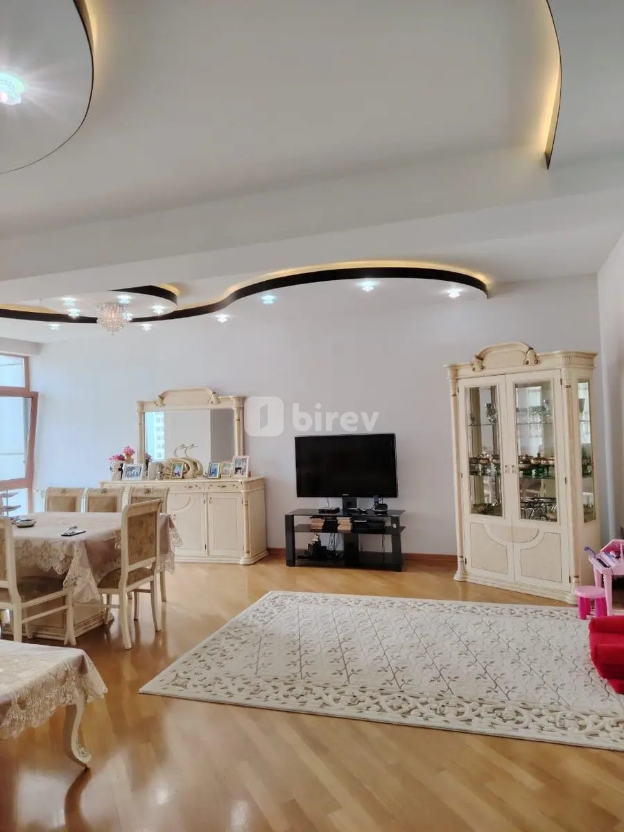 3-комнатная квартира, пос. Кубинка, C.Məmmədquluzadə k,15/05,m.45, Насиминский район — фото 1
