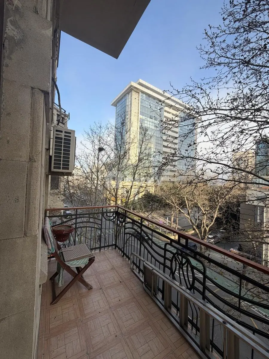 5-комнатная квартира, Сабаильский район, Xəqani küçəsi, Баку — фото 1