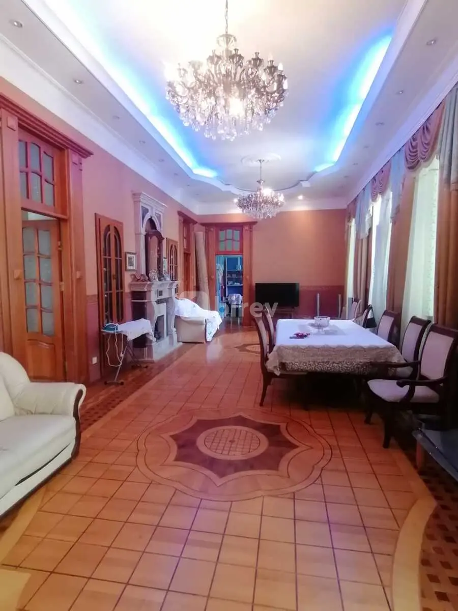6-комнатная квартира, Ясамальский район, Salatın Əsgərova küçəsi, Баку — фото 1