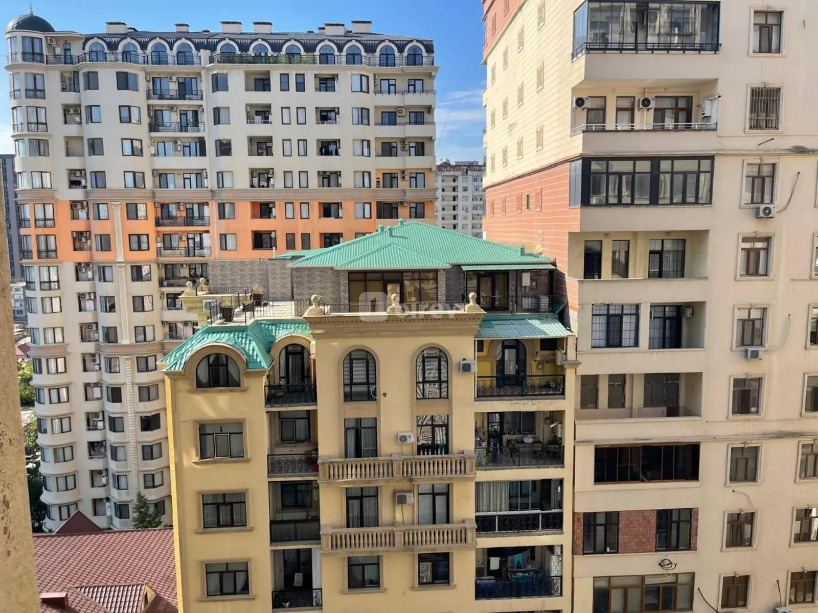 4-комнатная квартира, Насиминский район, Xan Şuşinski küç, Баку — фото 1