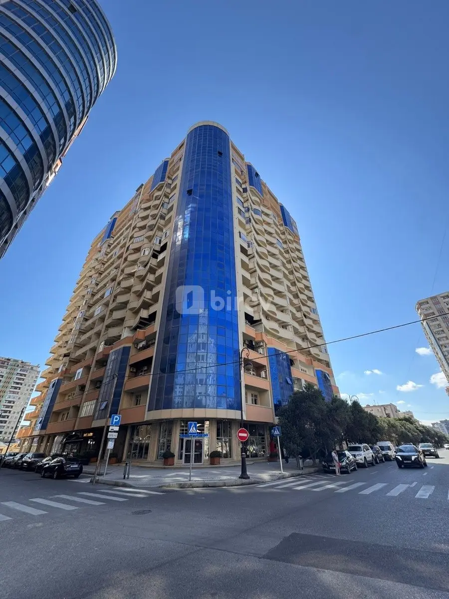 4-комнатная квартира, пос. Белый город, Natiq Əliyev küçəsi 3E, Хатаинский район — фото 1