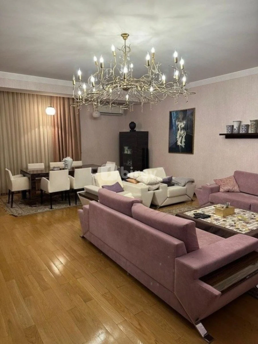 4-комнатная квартира, Насиминский район, Ceyhun Hacıbəyli küç., Баку — фото 1