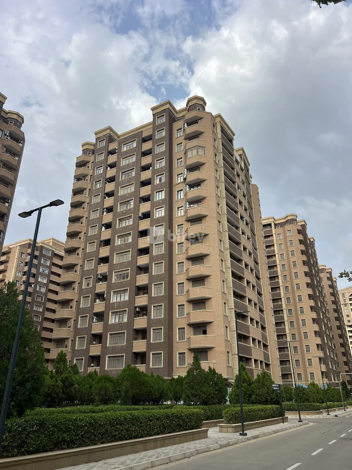 3-комнатная квартира, Насиминский район, K.Səfərəliyeva k. 25, Баку — фото 2