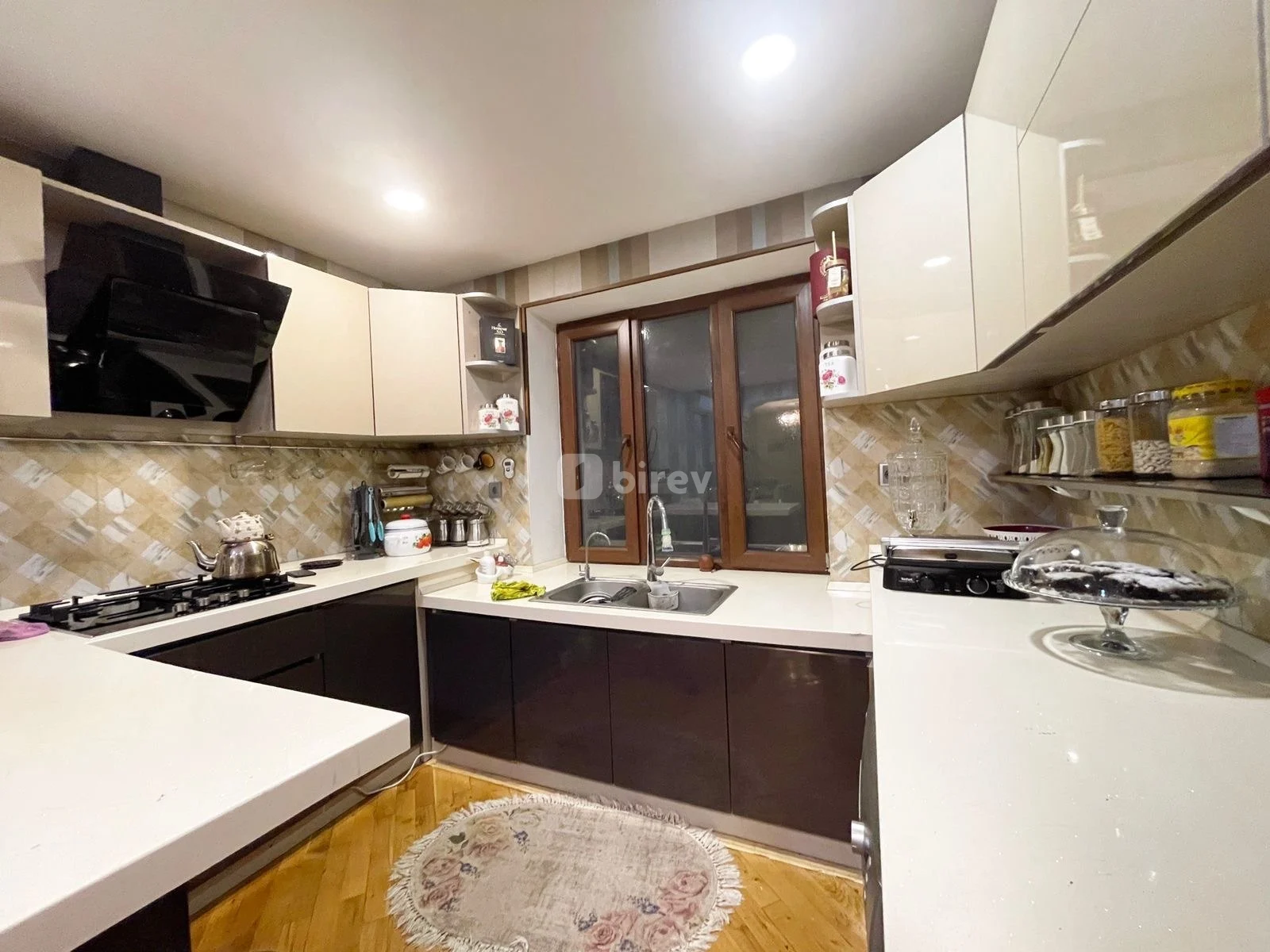 4-комнатная квартира, пос. Биляджари, Qabil Süleymanov küç. 44, Бинагадинский район — фото 1