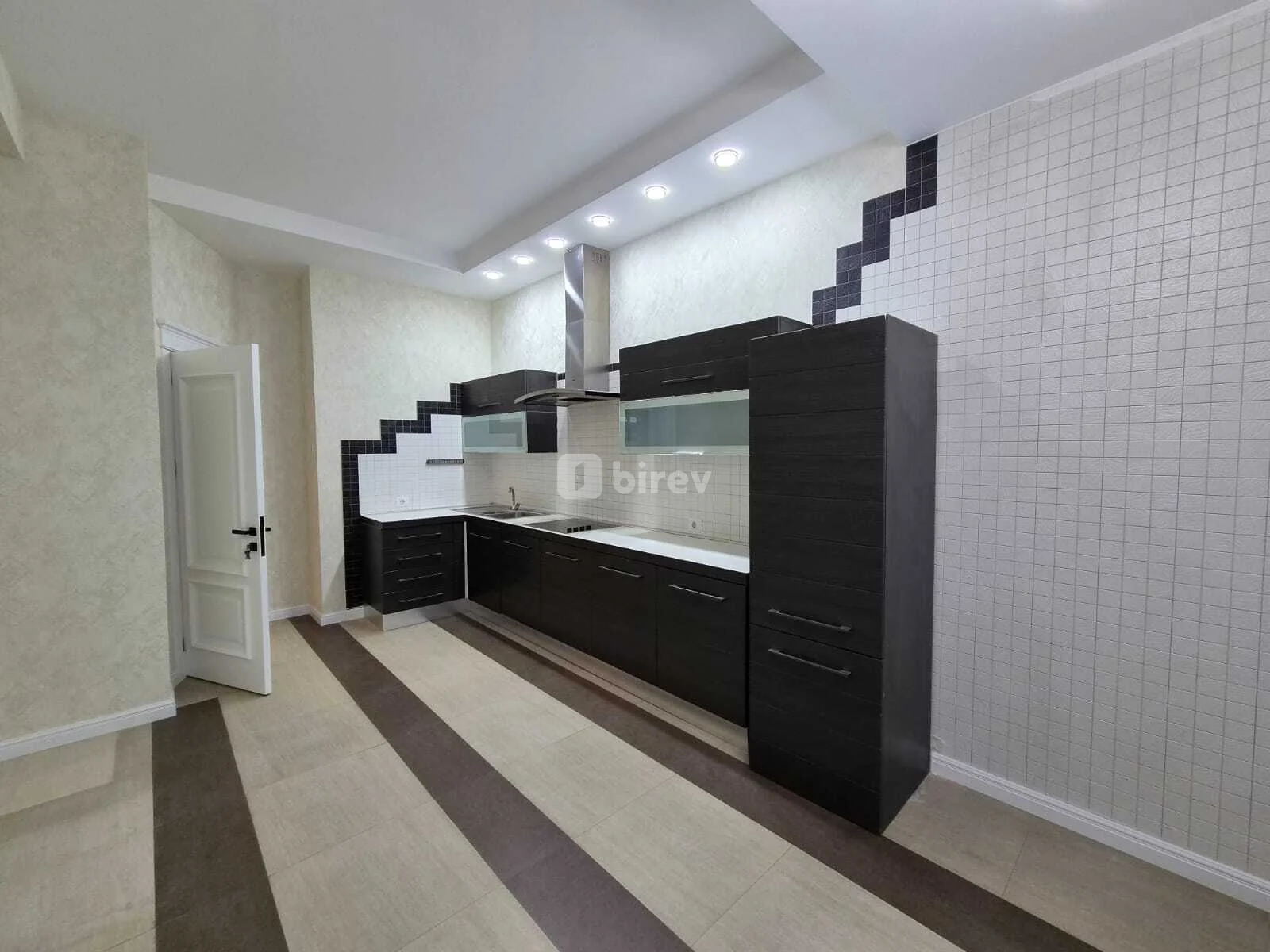 3-комнатная квартира, Насиминский район, Zərifə Əliyeva küçəsi, Баку — фото 3