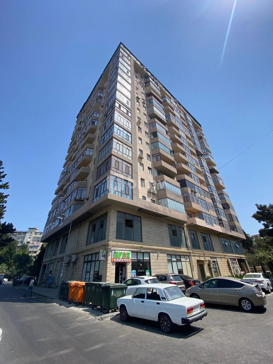 4-комнатная квартира, 8-й микрорайон, Nizami Nərimanov küç., Бинагадинский район — фото 1