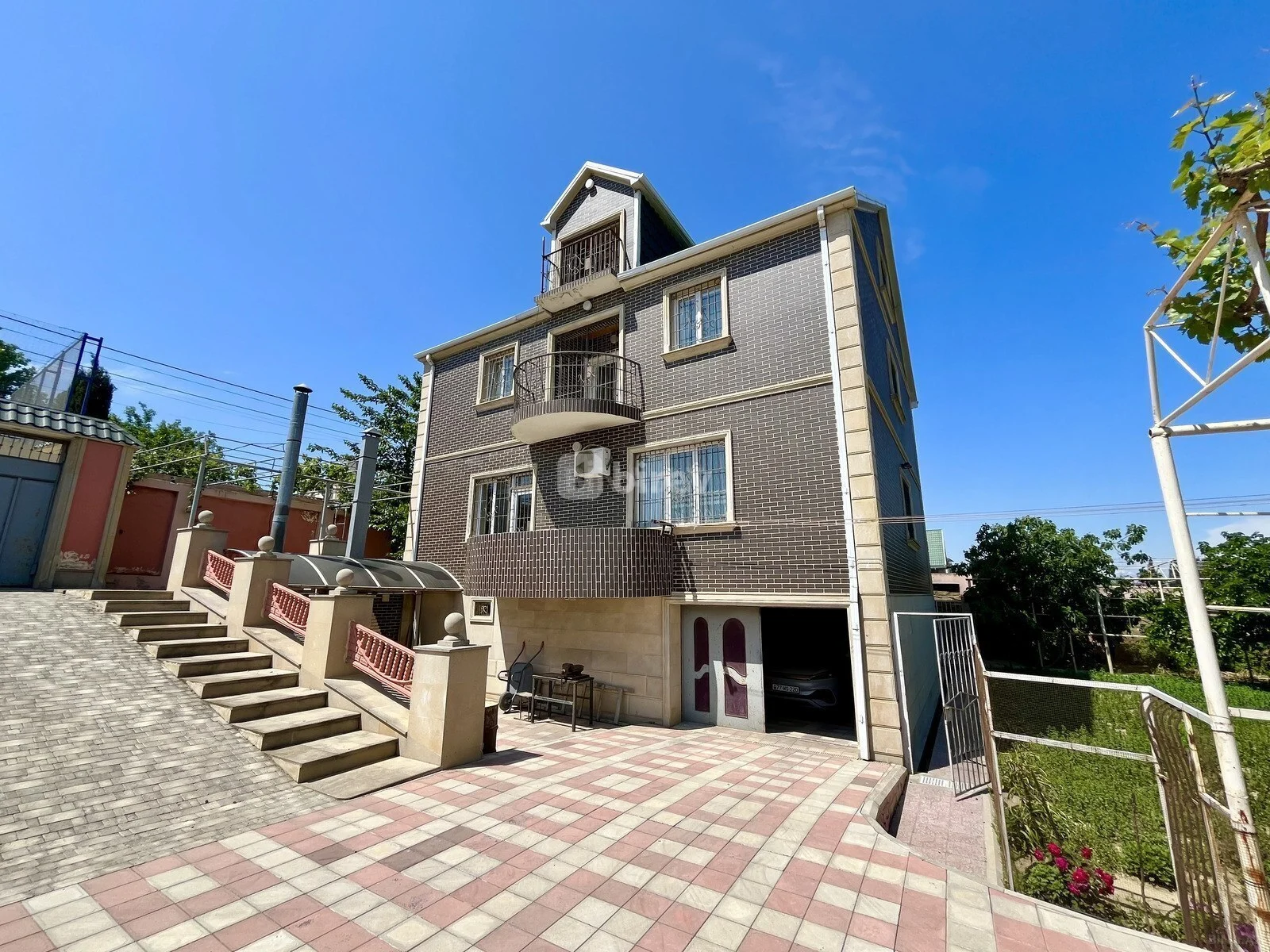 8-комнатный дом, пос. Гёрадиль, Üzeyir Hacıbəyov küç., ev 2., Абшеронский район — фото 1