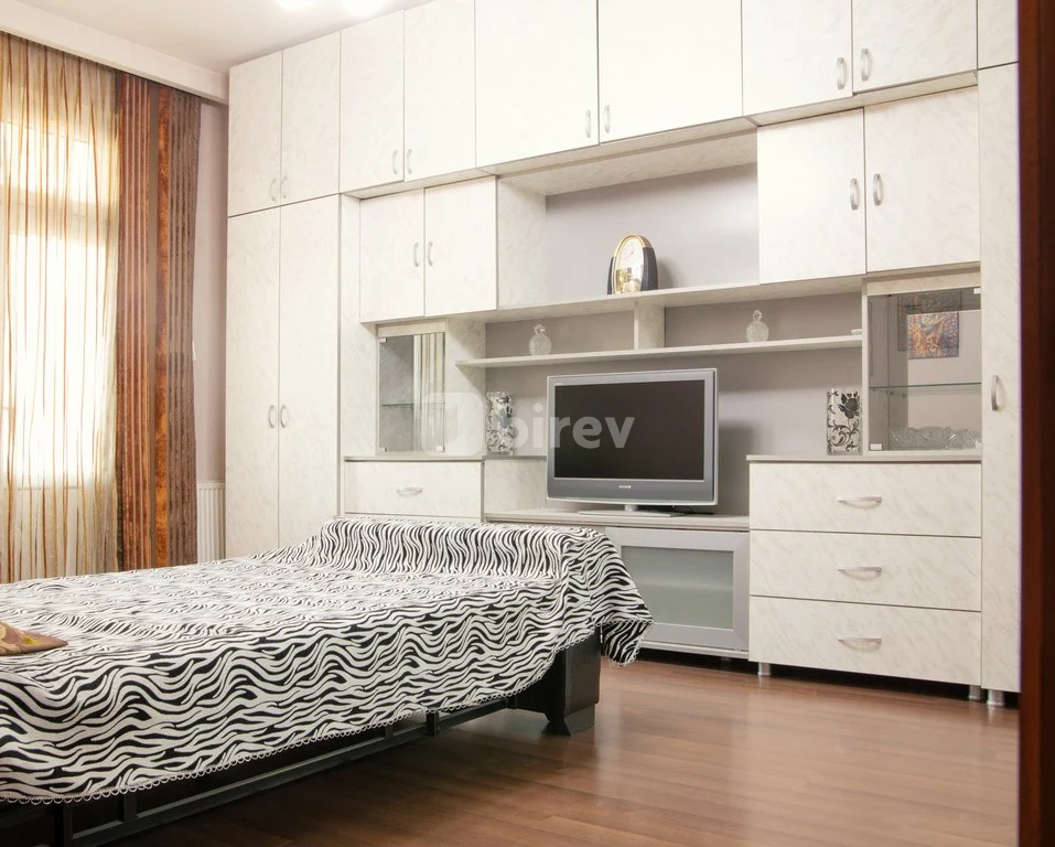 3-комнатная квартира, Насиминский район, 118 Nizami Street, Баку — фото 1