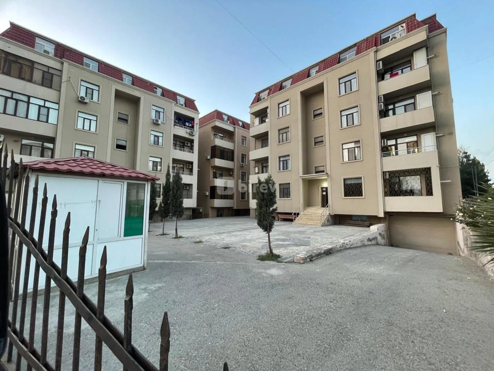 3-комнатная квартира, пос. Ази Асланов, M.Hadi k. 92 F, Хатаинский район — фото 1