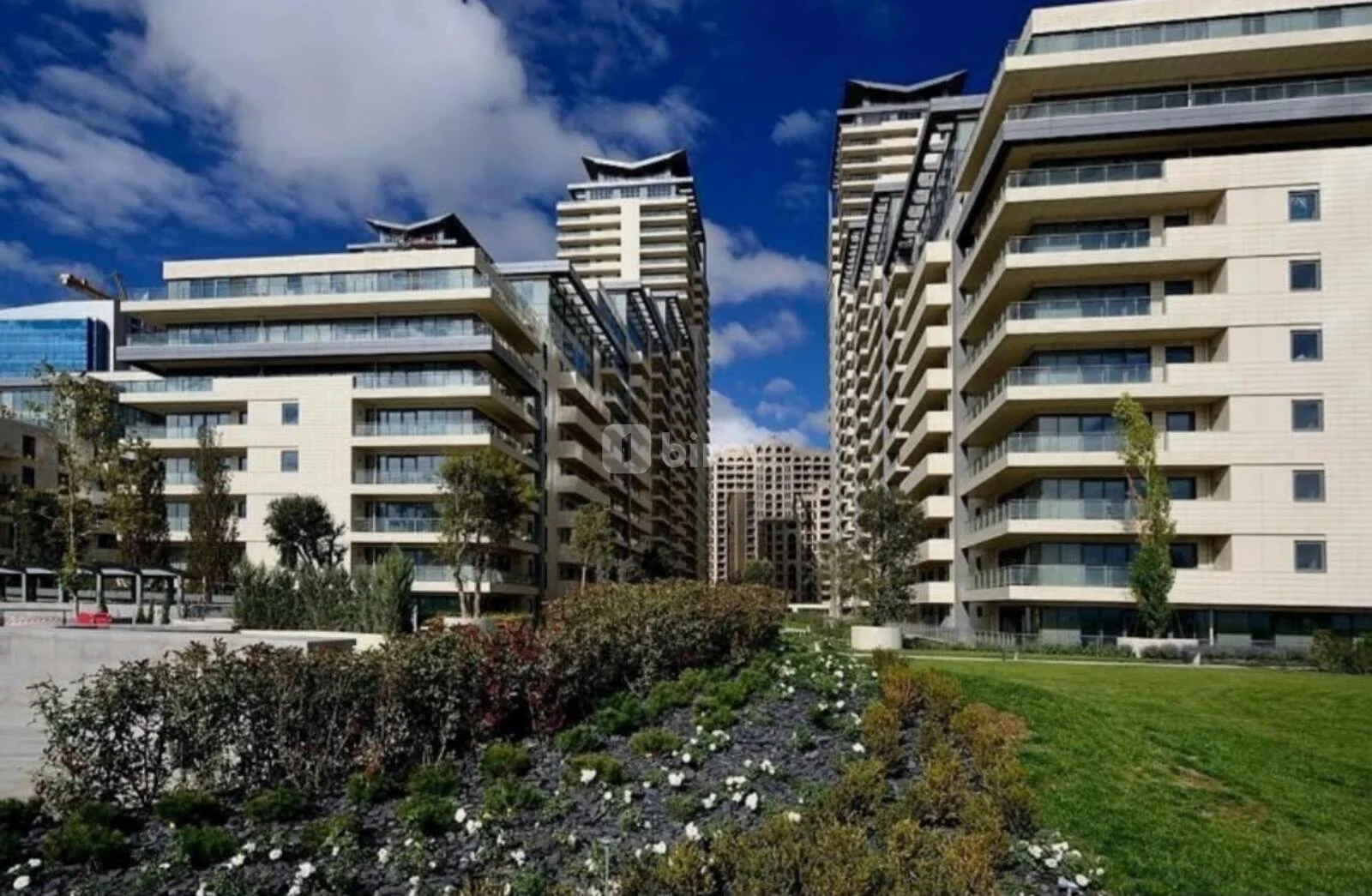 4-комнатная квартира, Насиминский район, Neftçilər prospekti 151, Баку — фото 1
