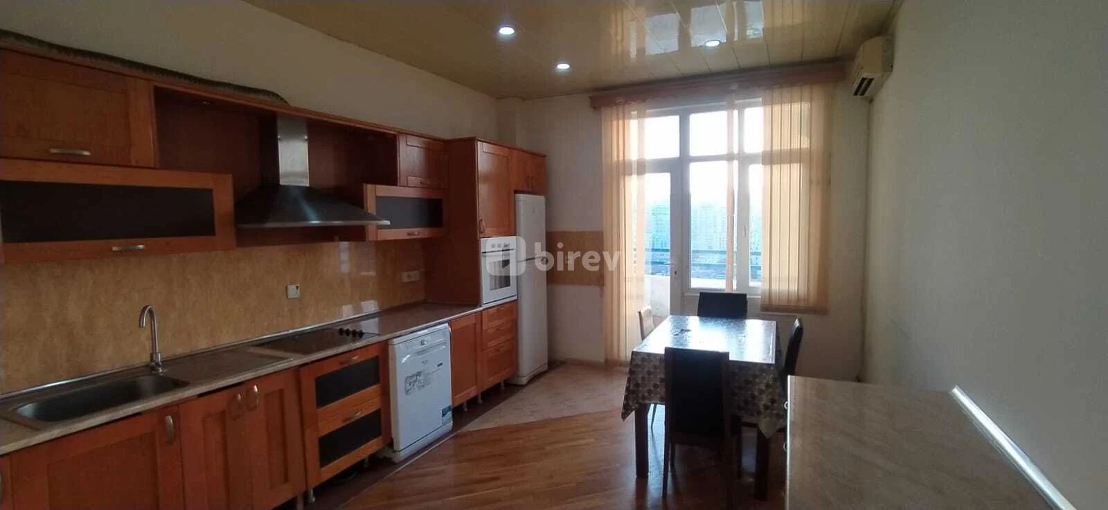 4-комнатная квартира, Насиминский район, Səməd Vurğun küçəsi 88, Баку — фото 1
