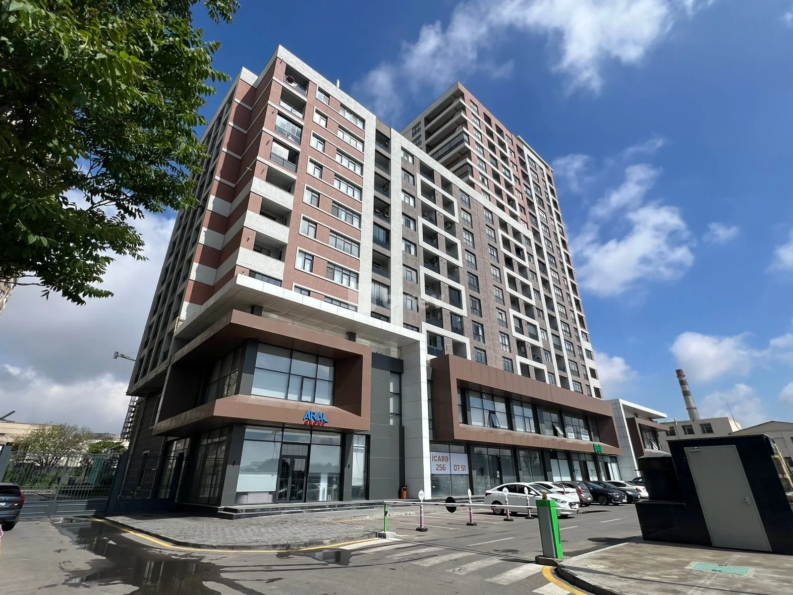 4-комнатная квартира, Насиминский район, Əbdülvahab Salamzadə küçəsi 31, Баку — фото 1