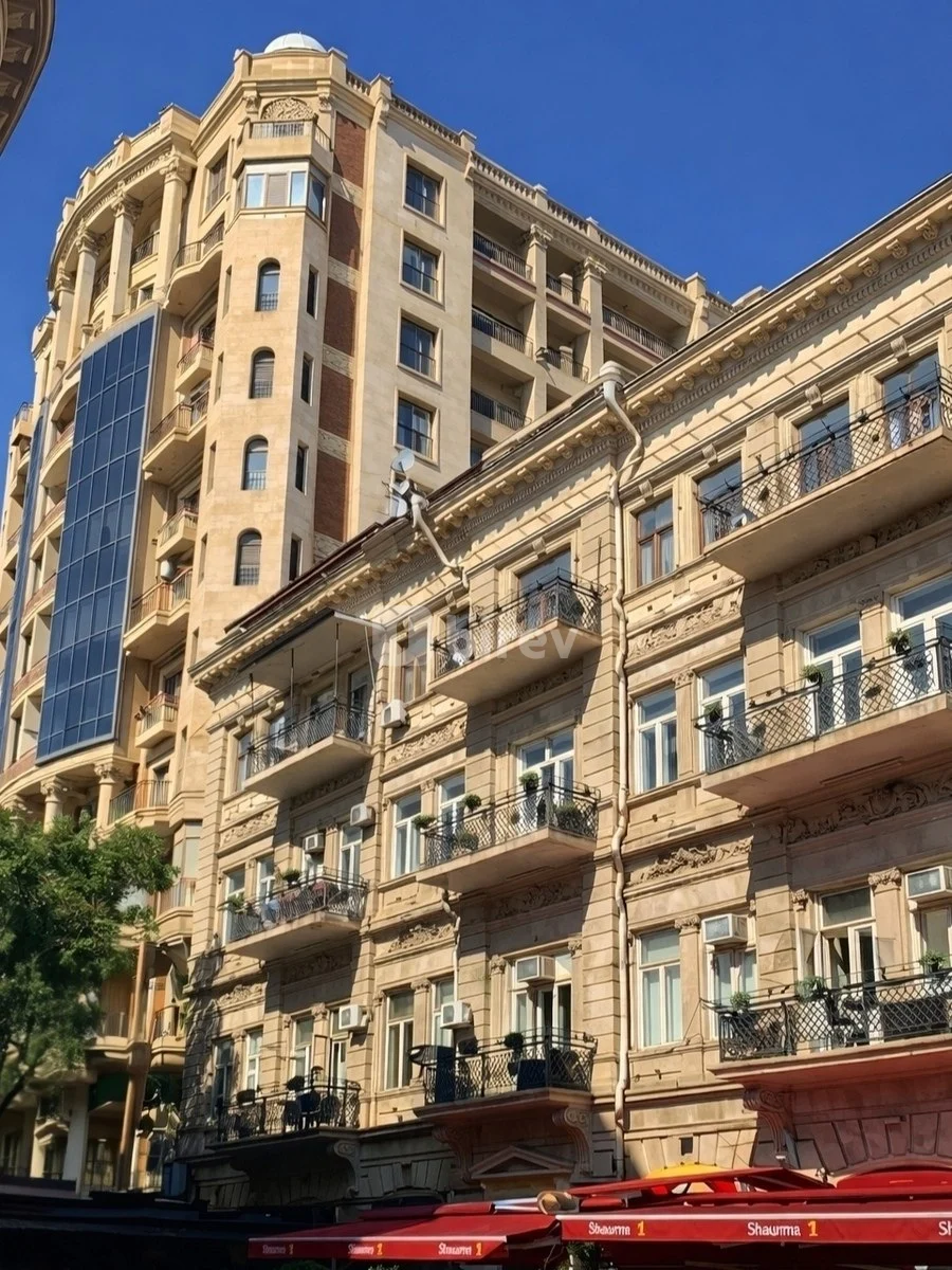 3-комнатная квартира, Сабаильский район, Fəvvarələr meydanı, Баку — фото 1