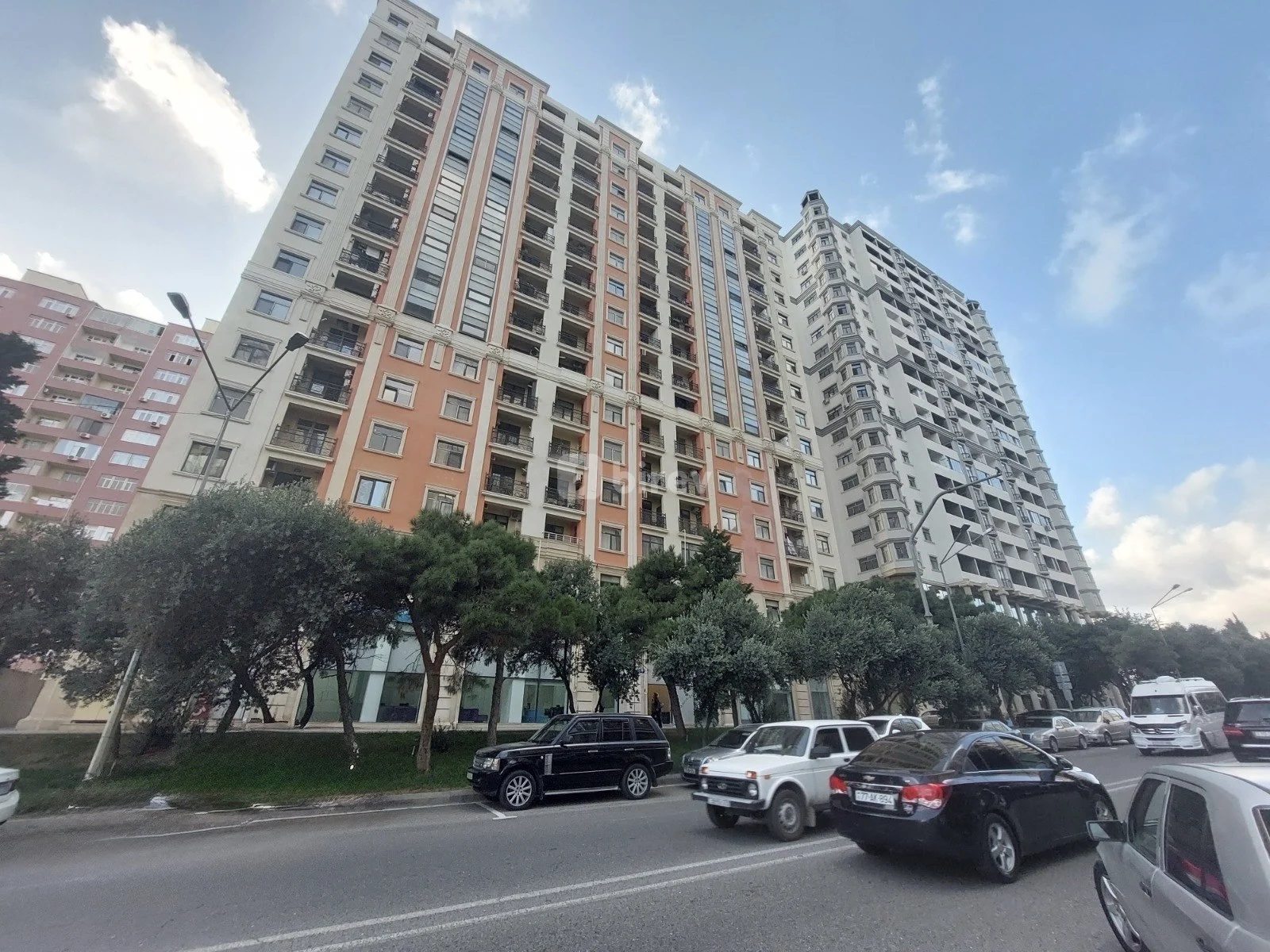3-комнатная квартира, пос. Белый город, Nəcəfqulu Rəfiyev küçəsi, Хатаинский район — фото 1