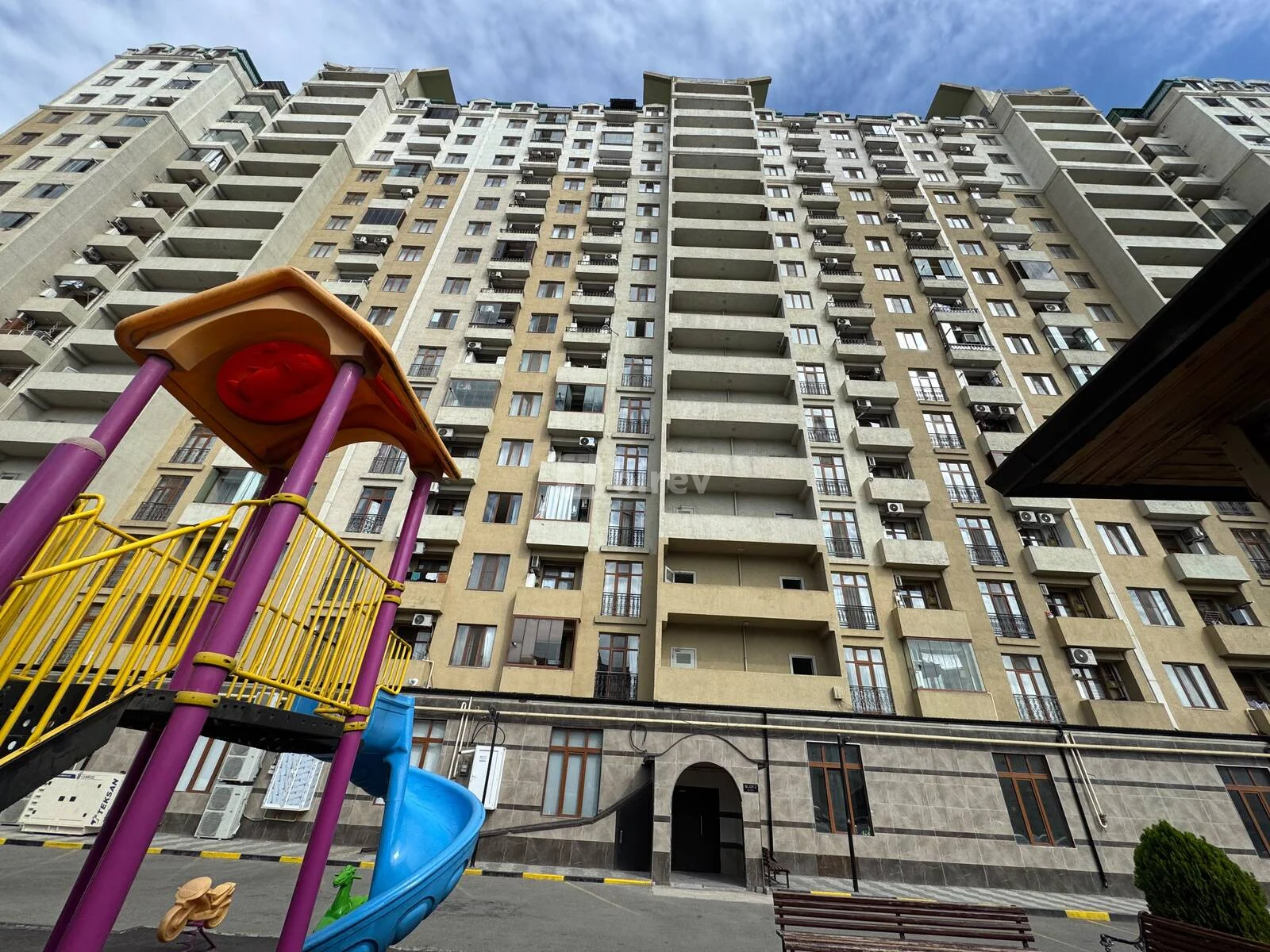 3-комнатная квартира, 8-й микрорайон, Süleyman Sani Axundov küçəsi, Бинагадинский район — фото 3