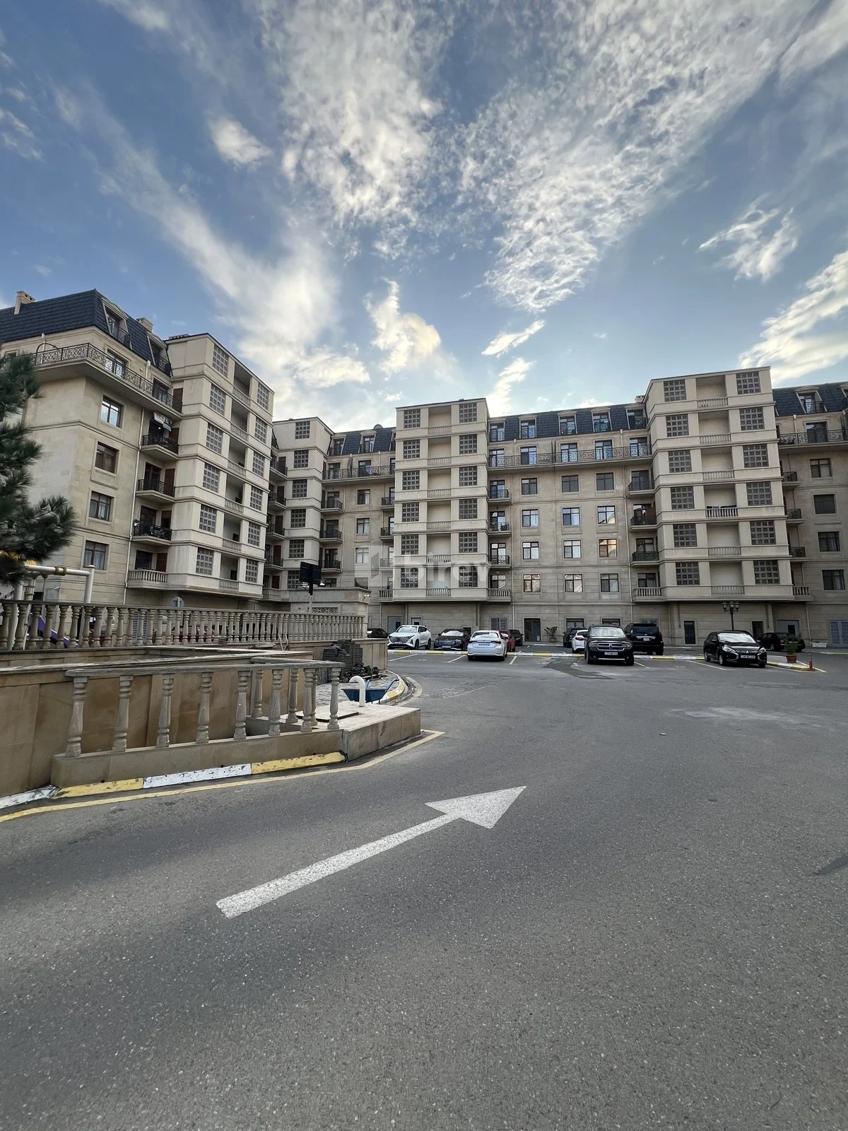 Qaraj, Ağ şəhər q., Xəqani Rüstəmov küçəsi 7, Xətai rayonu — şəkil 2