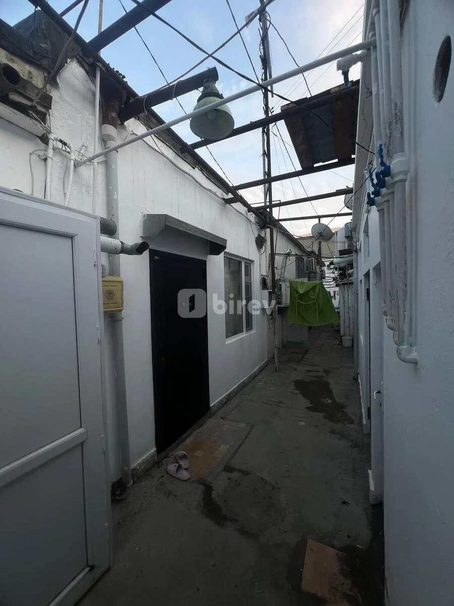 2 otaqlı həyət evi, 20-ci sahə q., Ö.Nemətzadə küç, Səbail rayonu — şəkil 1