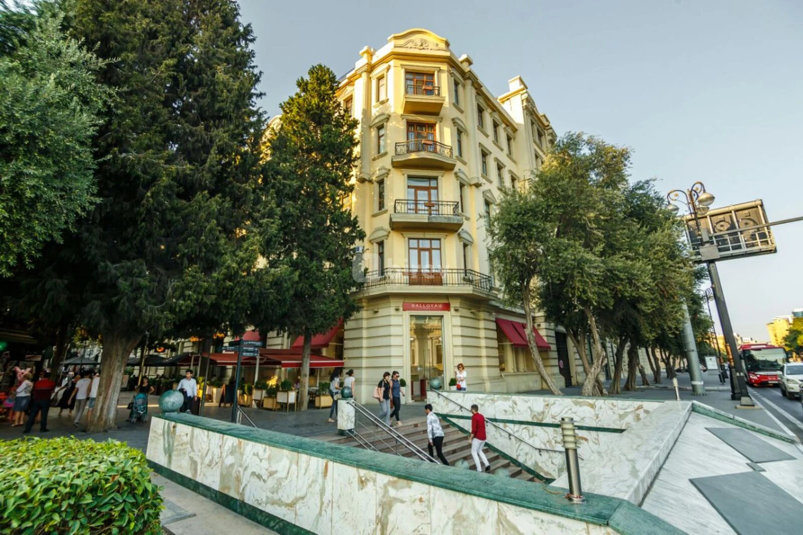 2 otaqlı mənzil, Səbail rayonu, Neftçilər prospekti 111, Bakı şəhəri — şəkil 1