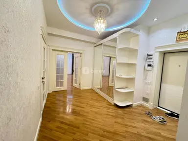 4 otaqlı mənzil, 8-ci mikrorayon