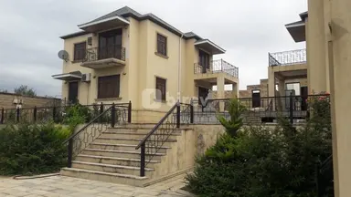 12 otaqlı həyət evi, Çuxuryurd