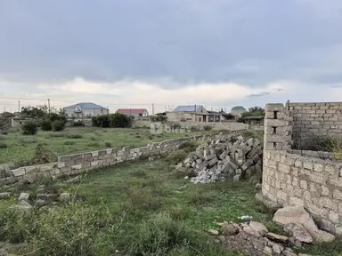 5 sot torpaq, Qala q.
