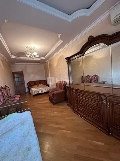 Otaq yoldaşı — Humay