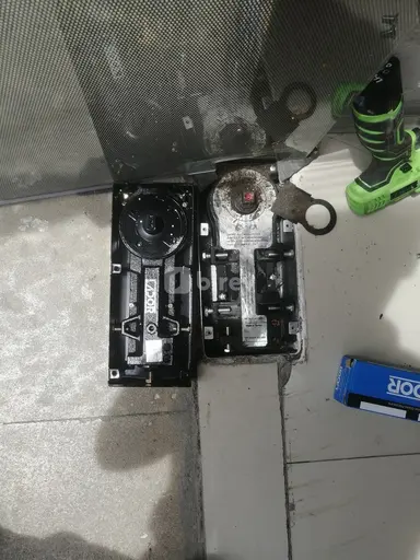 Qapı və pəncərə ustası — iş nümunəsi 1