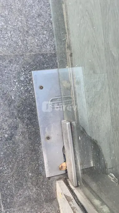 Qapı və pəncərə ustası — iş nümunəsi 11